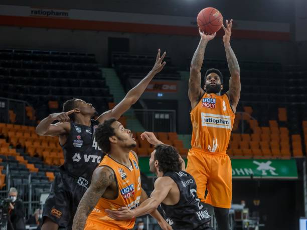 牛仔显然希 牛仔显然希