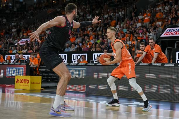 更换前场球 更换前场球