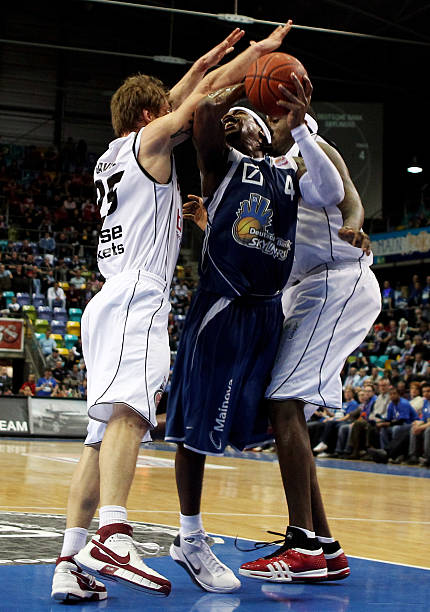 福法纳在加 福法纳在加