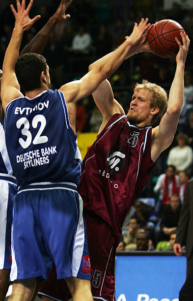 范德法特：我建议亚马尔别在意一个有点发福的前球员的看法.